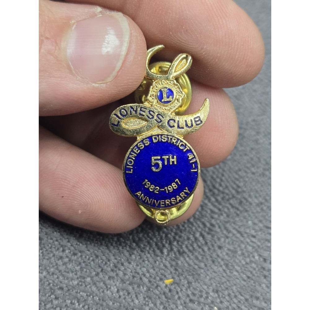Vintage Lioness Club District 41-1 5th Anniversary Pin 1982-1987 Blue Enamel